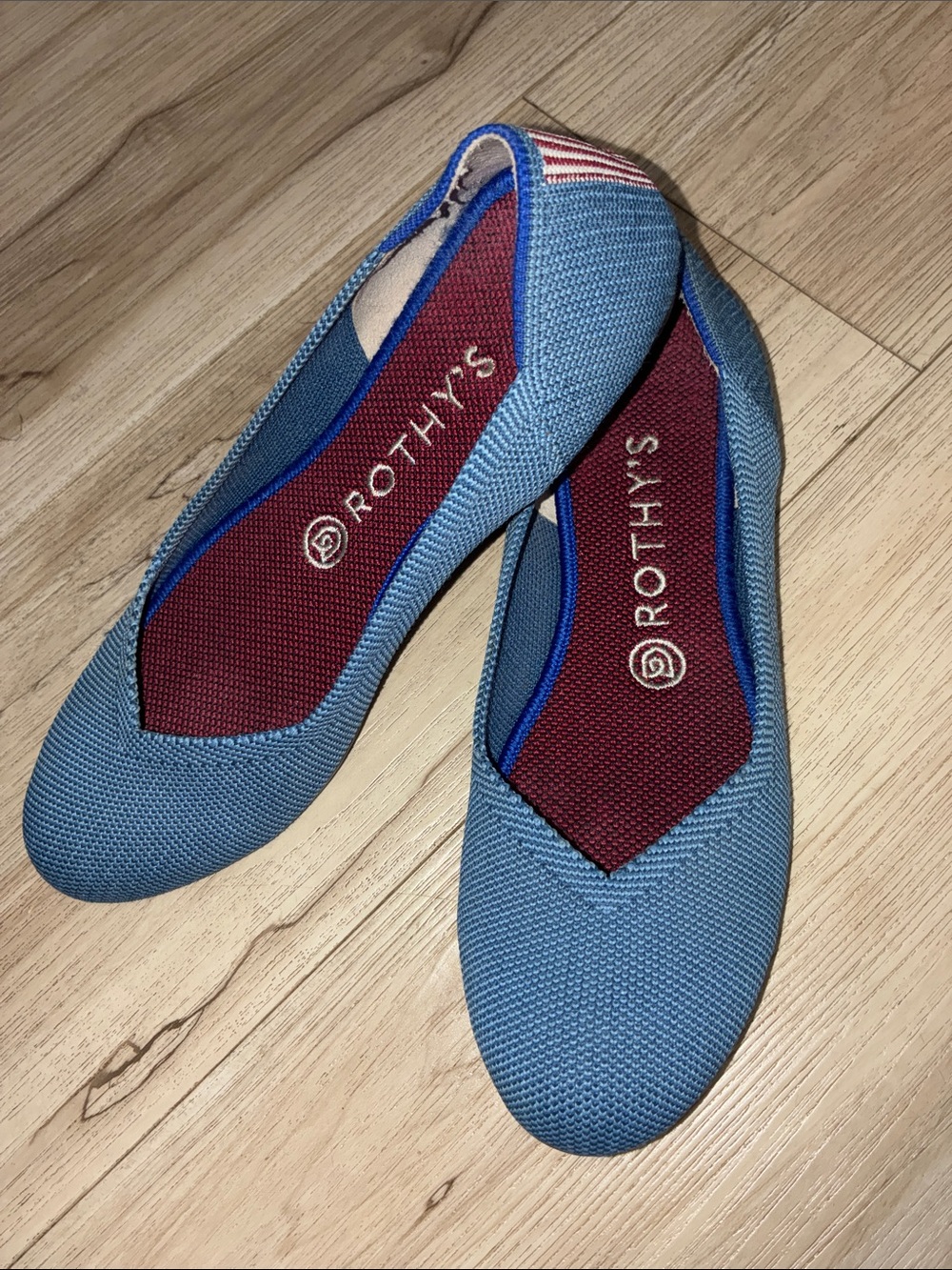 ROTHY’S EUC Women’s Light Blue Knit Slip-On Flats With Burgundy Insole, Size 7.5 - Picture 9 of 10